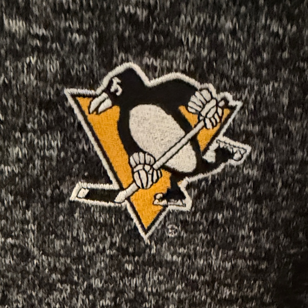 Pittsburgh Penguins hockey  NWT NHL   1/4 quarter Zip fleece women PLAYOFFS